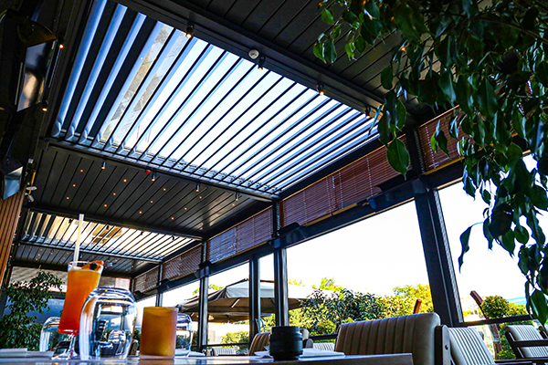 Restaurant pivoting louvered pergola roof